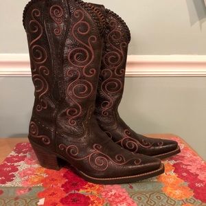 Ariat women’s cowgirl boots